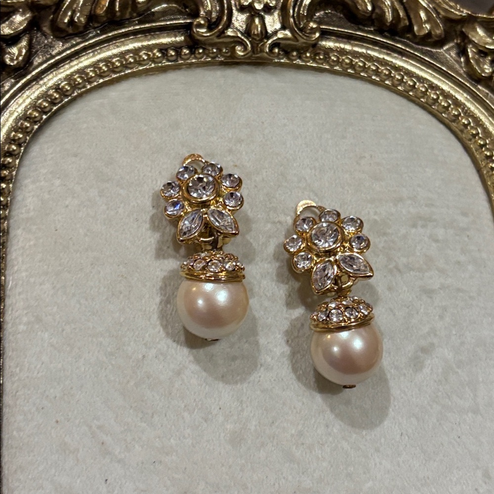 Erwin Pearl Elegant Gold tone and Faux Pearl Floral Earrings